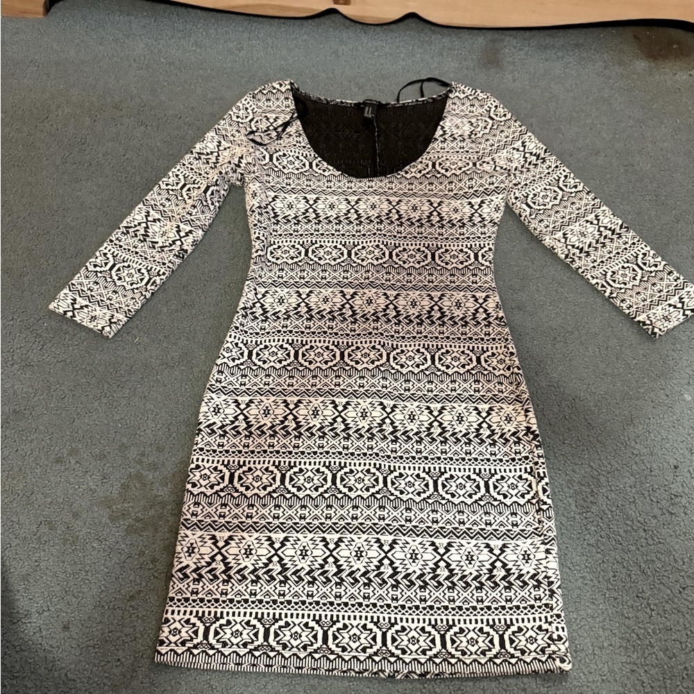 Size medium forever 21 sleeved dress